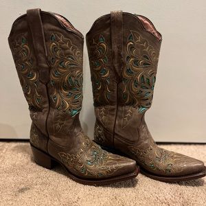 Woman’s cowboy boots 7.5